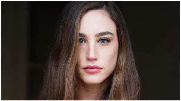 Άννα Παπαθανασίου: «Τα σώματα επικοινωνούν όταν αποβάλλουν τον φόβο της επαφής»